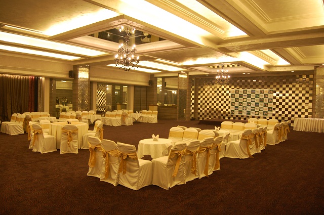 Hotel_Centre_Point_Nagpur.jpg